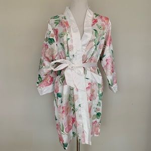 Hello Gorgeous White Floral Bridal Robe Sz S